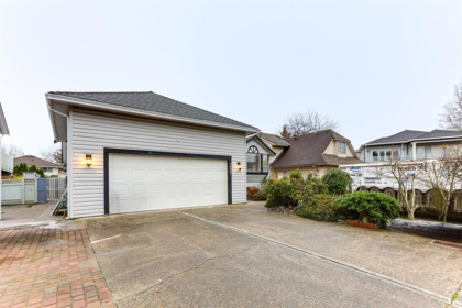 Living Room Photo of 9420 157 Street, Surrey, BC