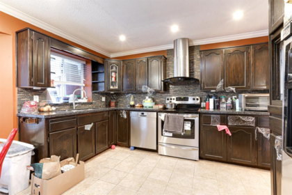 Primary Bathroom Photo of 9420 157 Street, Surrey, BC