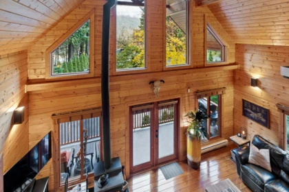 Mudroom Photo of 15041 Root Roundabout, Sunshine Valley, BC