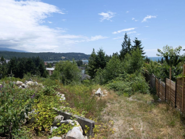 Kitchen Photo of 5618 Dungeness Place, Sechelt, BC