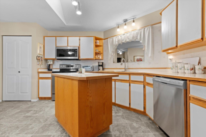 Kitchen Photo of 306 45660 Knight Road, Chilliwack, BC