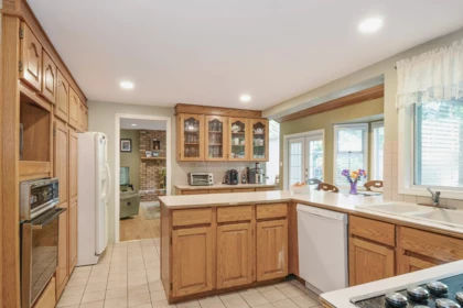 Walk-In Closet Photo of 2488 139 Street, Surrey, BC