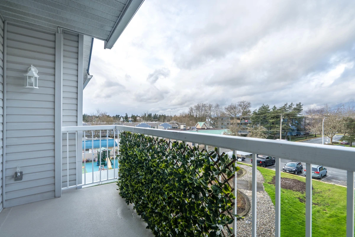 Office / Den Photo of 309 17695 58 Avenue, Surrey, BC