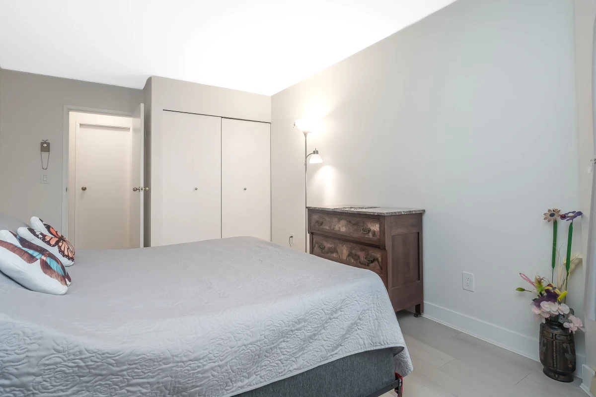 Walk-In Closet Photo of 309 17695 58 Avenue, Surrey, BC