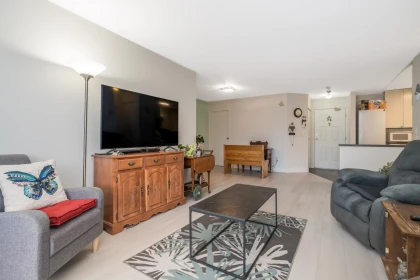 Kitchen Photo of 309 17695 58 Avenue, Surrey, BC