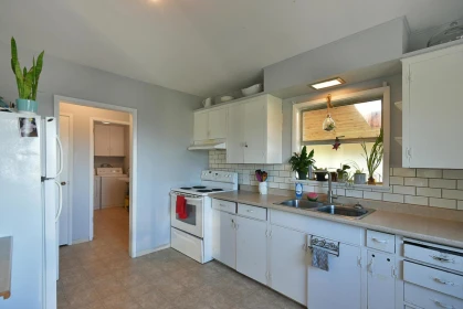 4726 Laurel Avenue, Sechelt, BC, Sechelt — Single Family Residence for sale
