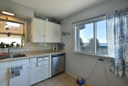 4726 Laurel Avenue, Sechelt, BC, Sechelt — Single Family Residence for sale