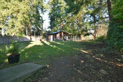 Garden / Landscaping Photo of 4726 Laurel Avenue, Sechelt, BC