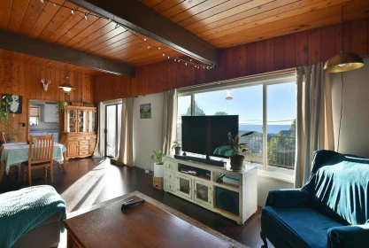 Kitchen Island Photo of 4726 Laurel Avenue, Sechelt, BC
