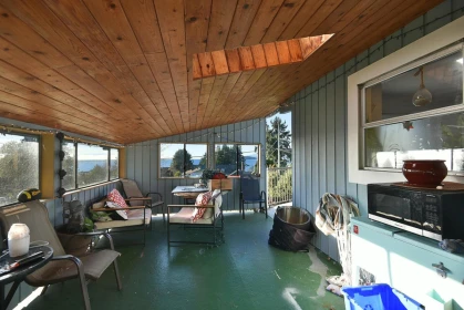 Primary Bedroom Photo of 4726 Laurel Avenue, Sechelt, BC