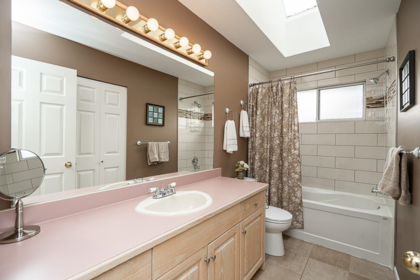Hallway Photo of 12514 220 Street, Maple Ridge, BC