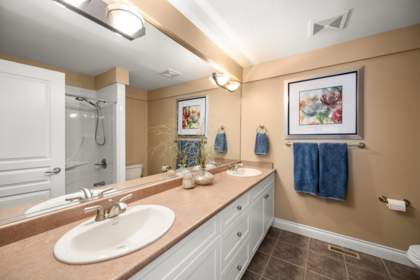 Basement Recreation Room Photo of 1 3300 157a Street, Surrey, BC