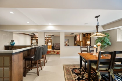 Entry Foyer Photo of 1 3300 157a Street, Surrey, BC
