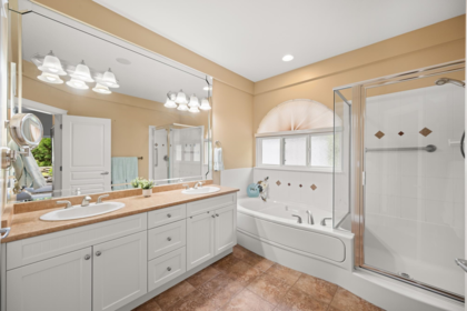 Powder Room Photo of 1 3300 157a Street, Surrey, BC