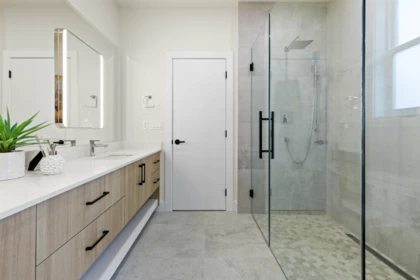 Guest Bathroom Photo of 20158 82 Avenue, Langley, BC