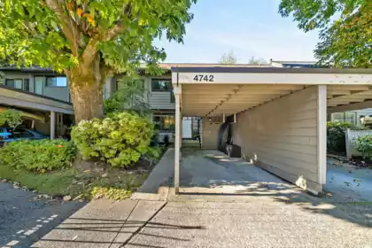 Hallway Photo of 4742 Laurelwood Place, Burnaby, BC