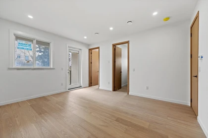Hallway Photo of 4 5091 Buxton Street, Burnaby, BC