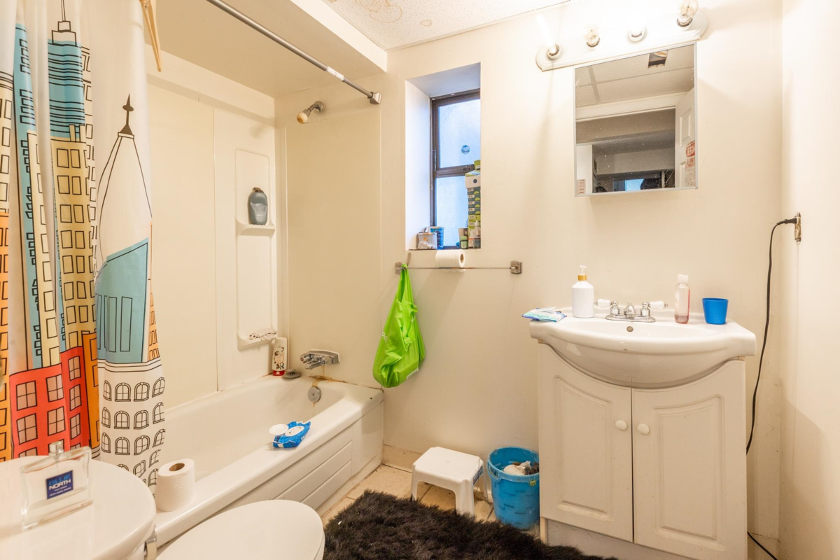 Entry Foyer Photo of 2637 Wildwood Court, Langley, BC