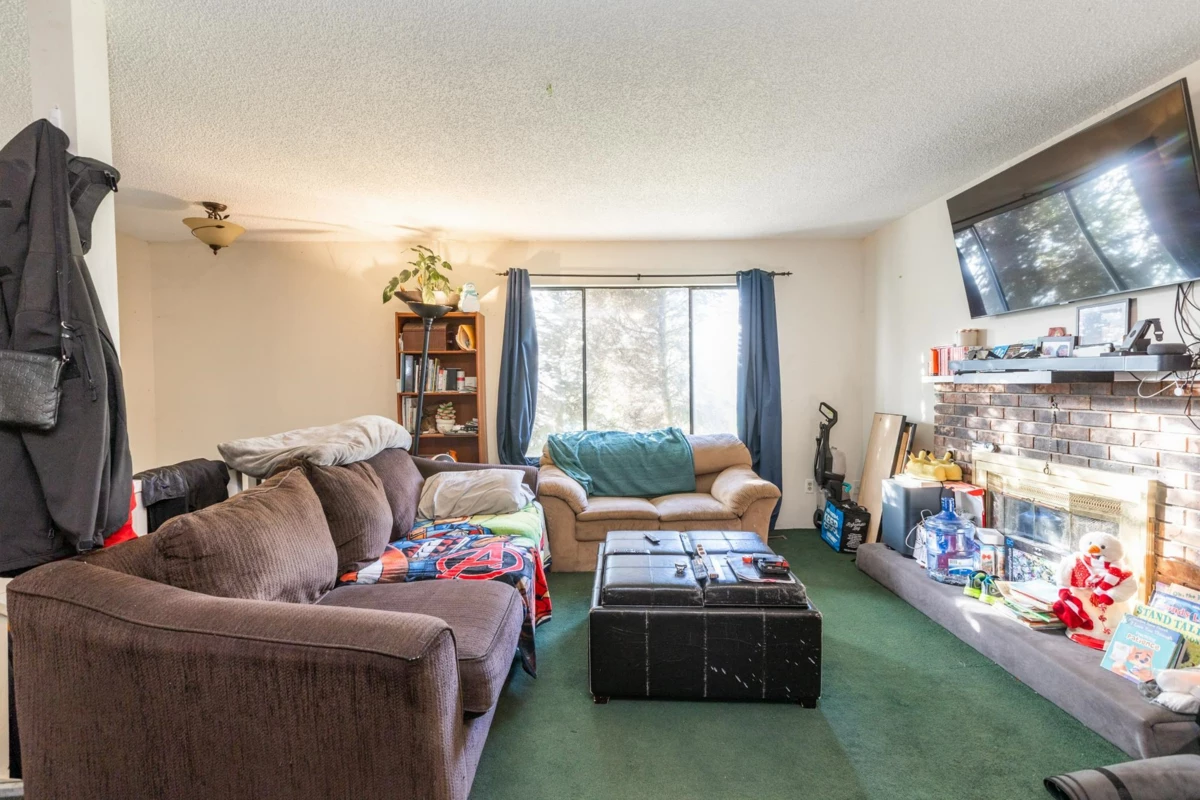 Family Room Photo of 2637 Wildwood Court, Langley, BC