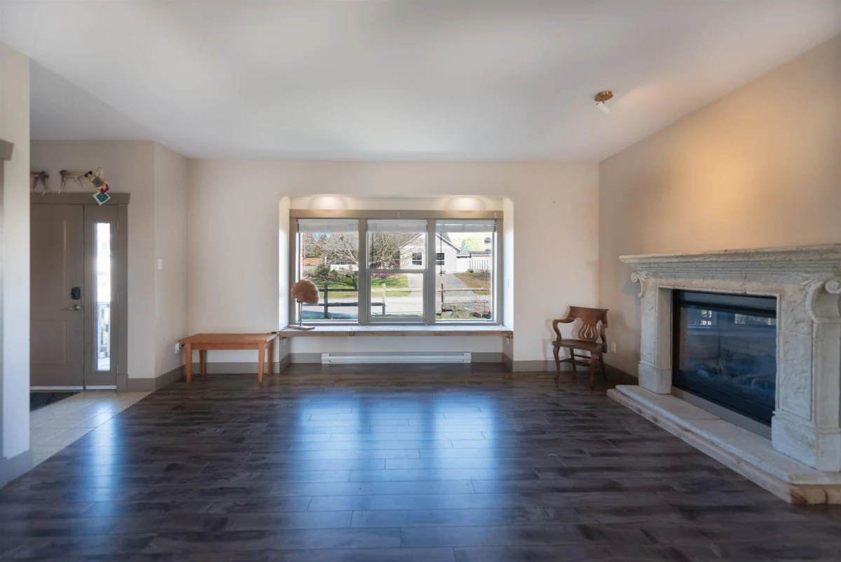 Entry Foyer Photo of 6391 Oracle Road, Sechelt, BC