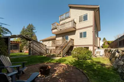 6391 Oracle Road, Sechelt, BC, Sechelt — Single Family Residence for sale
