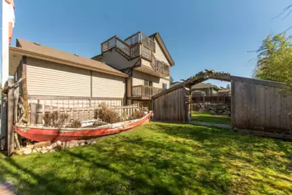 6391 Oracle Road, Sechelt, BC, Sechelt District — 5 bed single family residence for sale