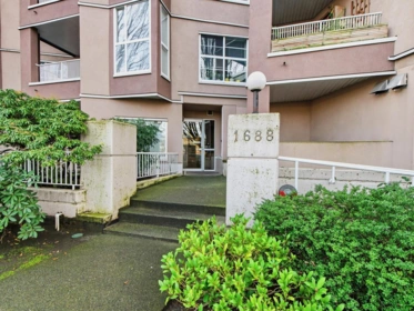 Backyard Photo of 404 1688 E 8th Avenue, Vancouver, BC