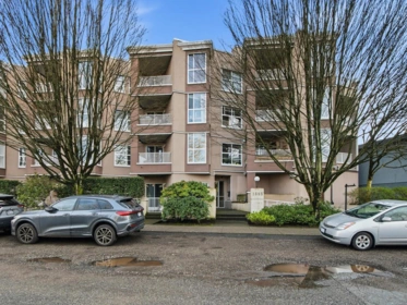 Garden / Landscaping Photo of 404 1688 E 8th Avenue, Vancouver, BC