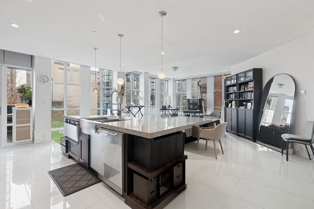 Kitchen Island Photo of 402 1102 Hornby Street, Vancouver, BC