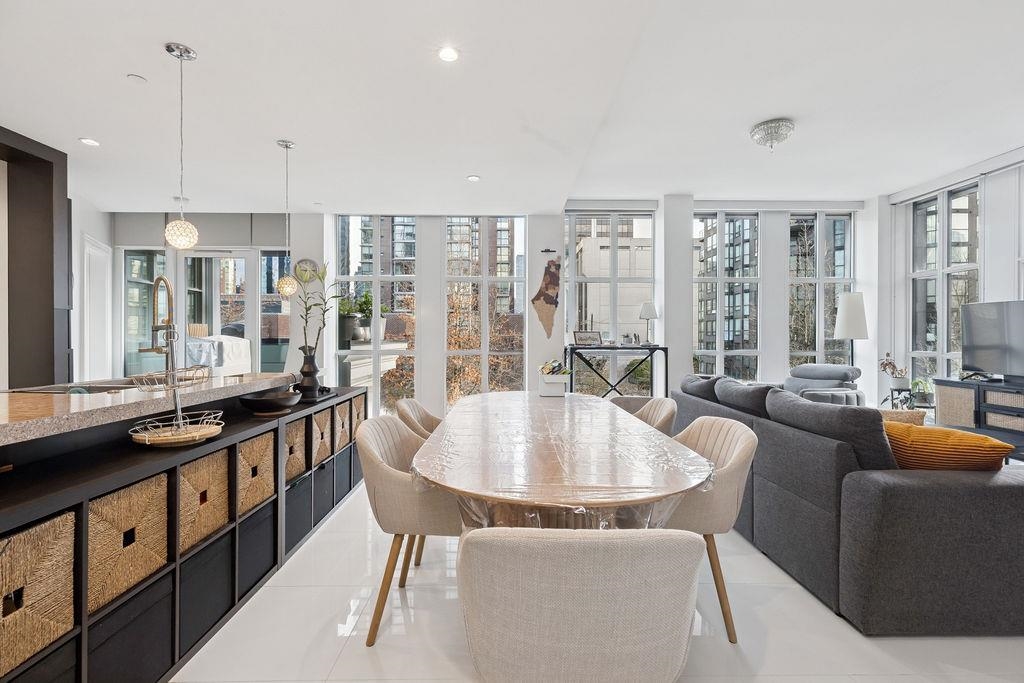 Kitchen Photo of 402 1102 Hornby Street, Vancouver, BC