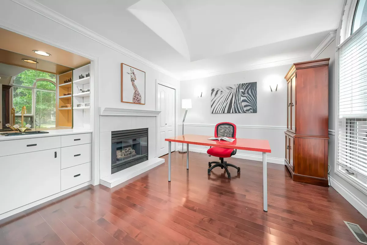 Kitchen Island Photo of 2099 132a Street, Surrey, BC