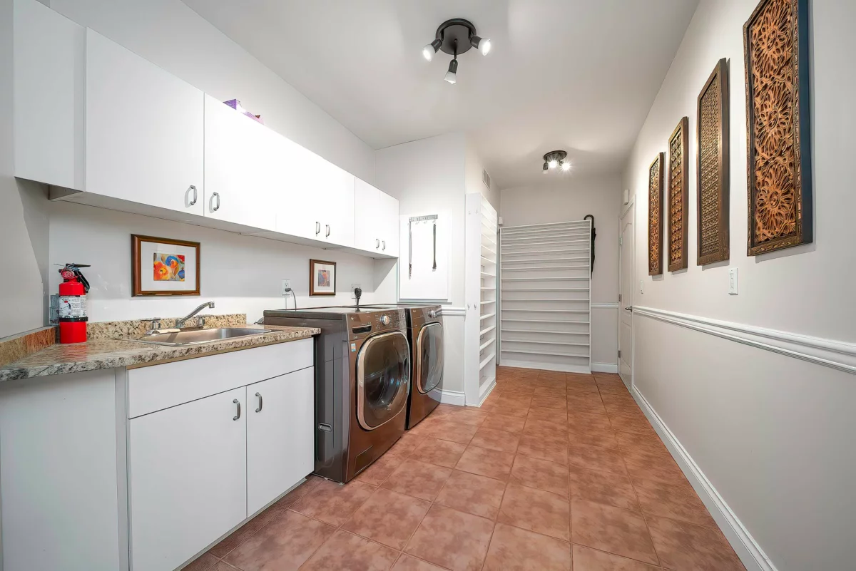 Powder Room Photo of 2099 132a Street, Surrey, BC