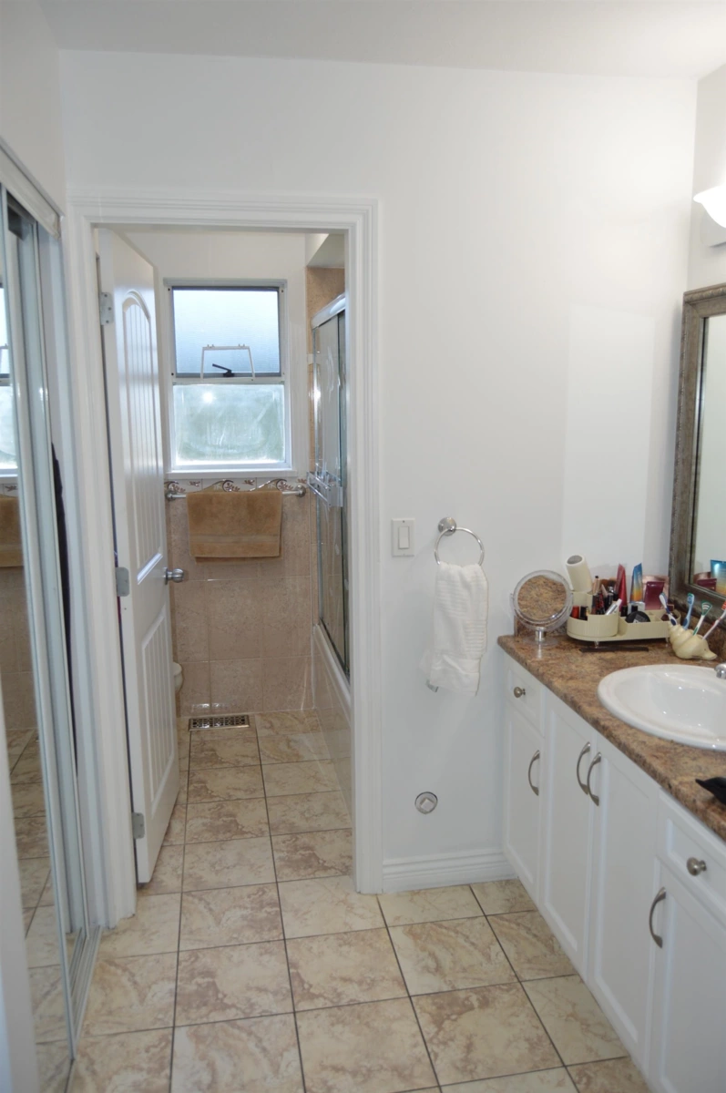 Basement Recreation Room Photo of 11275 72 Avenue, Delta, BC