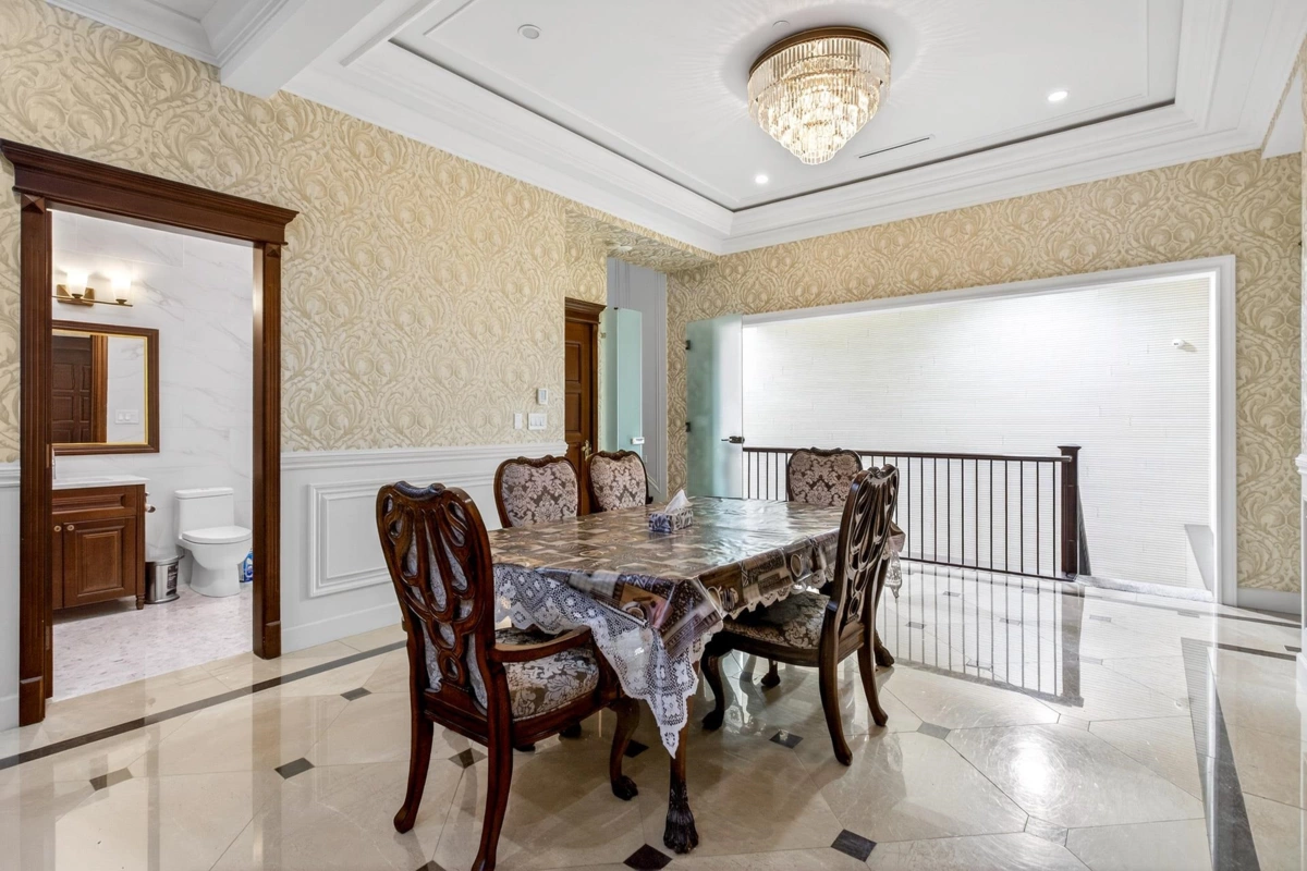 Hot Tub / Spa Photo of 4908 Marguerite Street, Vancouver, BC