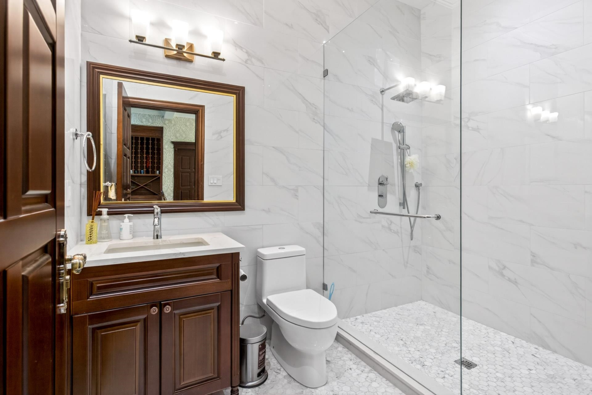 Swimming Pool Photo of 4908 Marguerite Street, Vancouver, BC