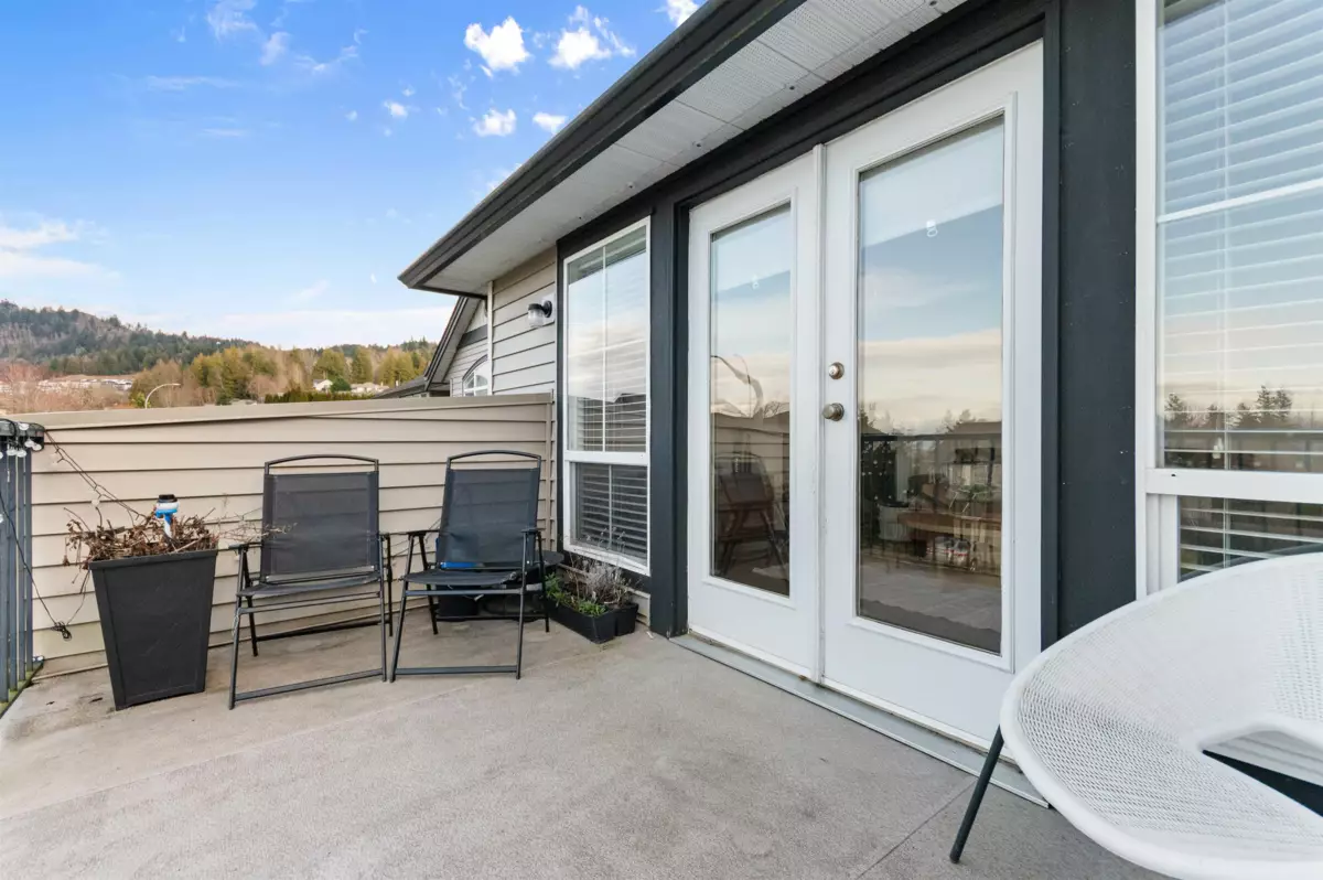 Entry Foyer Photo of 46303 Valleyview Road, Chilliwack, BC