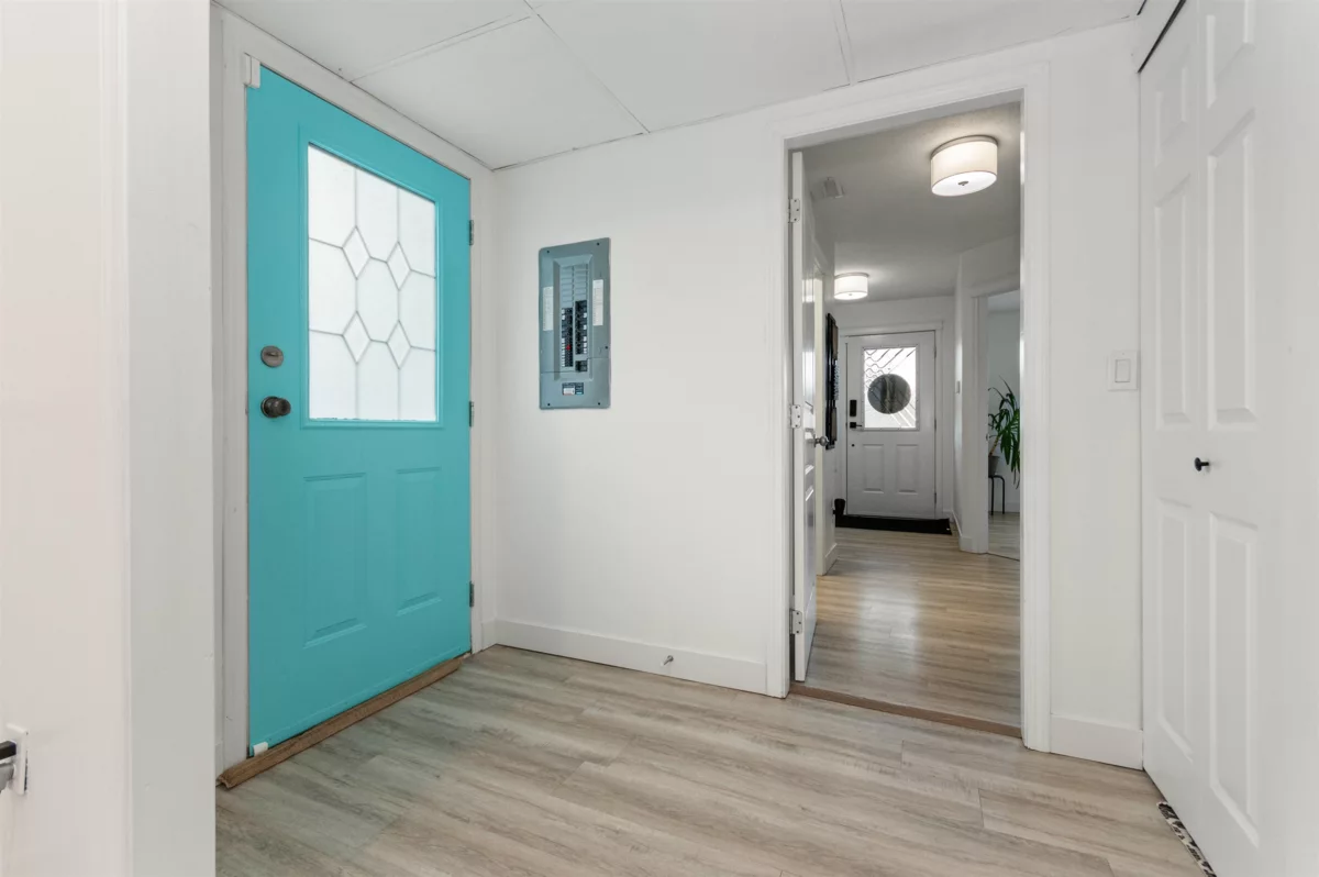 Garage Interior Photo of 46303 Valleyview Road, Chilliwack, BC