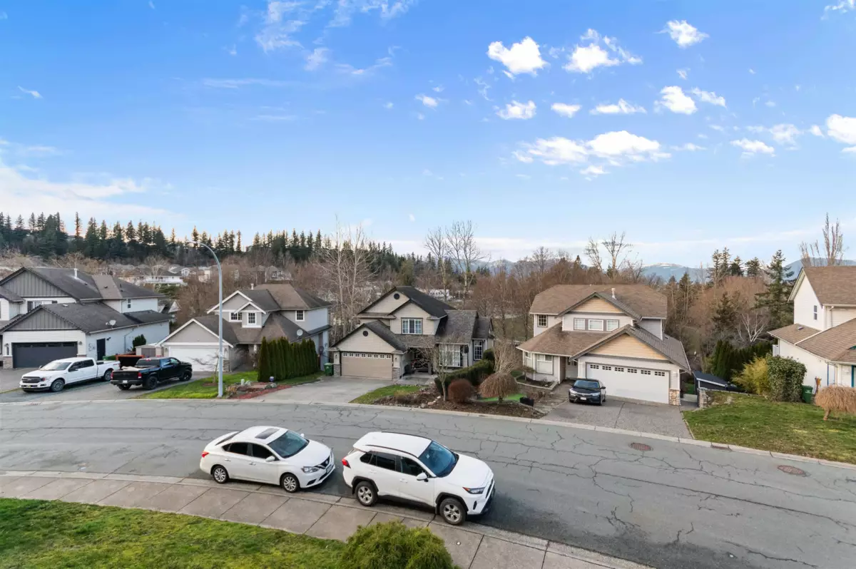 Hallway Photo of 46303 Valleyview Road, Chilliwack, BC