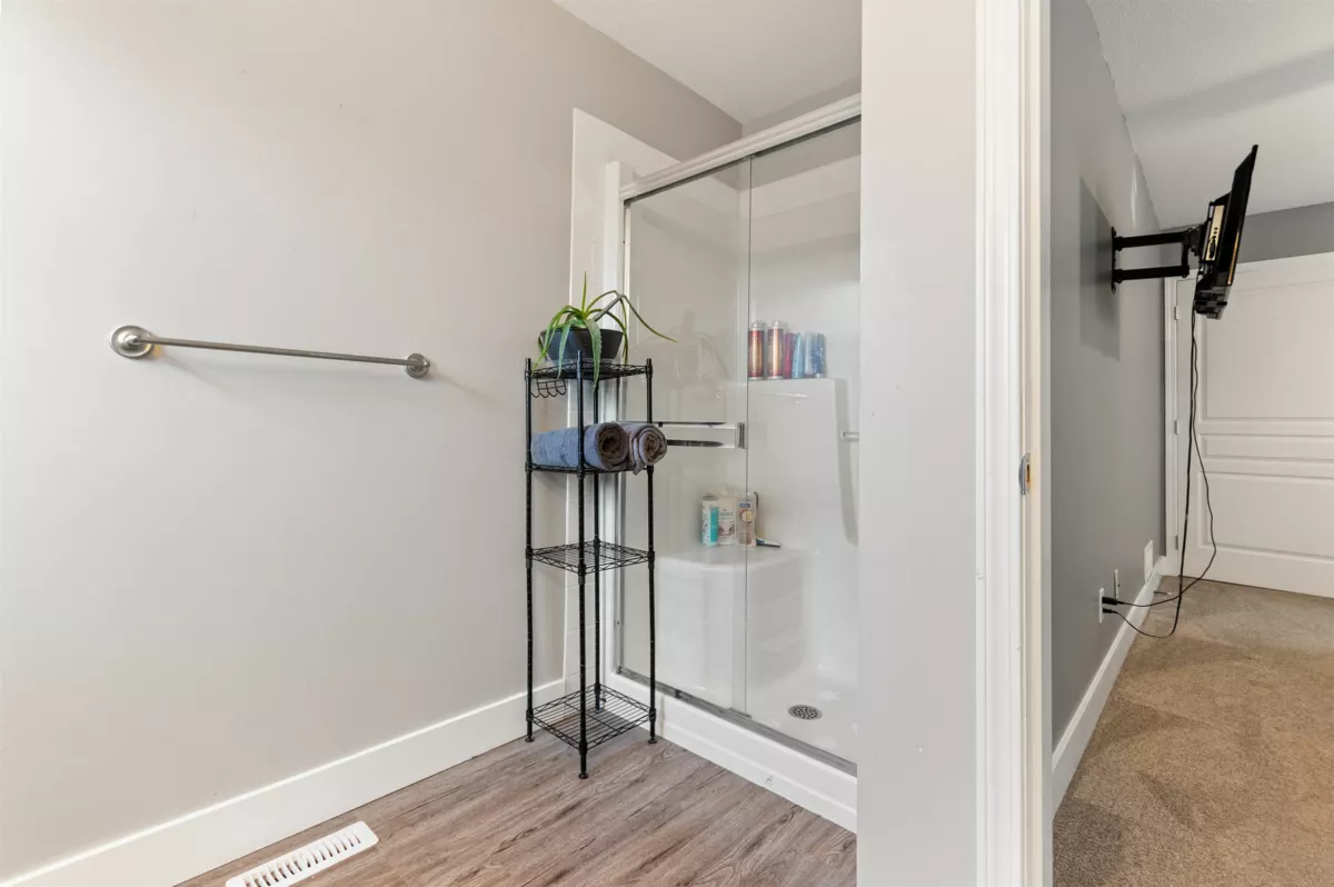 Laundry Room Photo of 46303 Valleyview Road, Chilliwack, BC