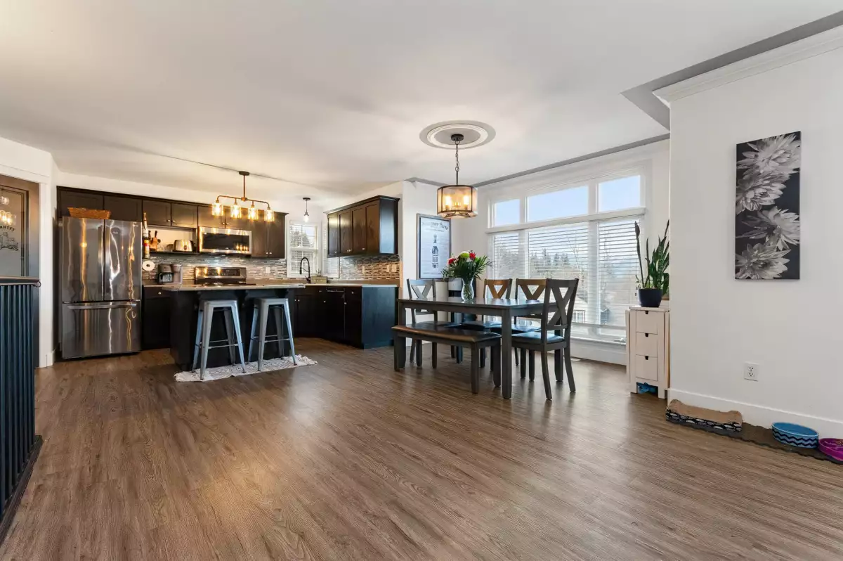 Living Room Photo of 46303 Valleyview Road, Chilliwack, BC