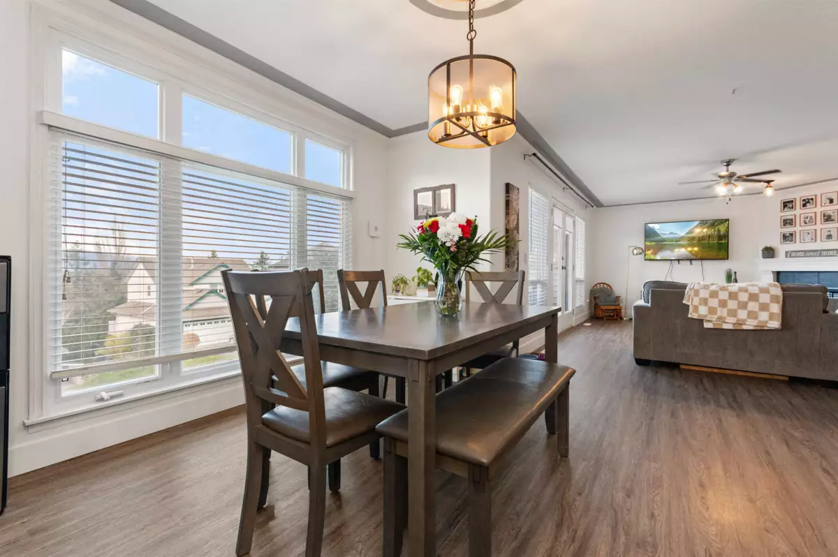 Pantry Photo of 46303 Valleyview Road, Chilliwack, BC