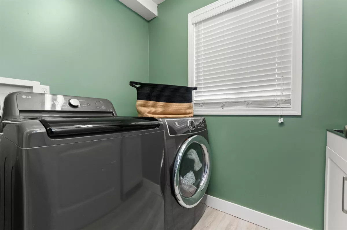 Staircase Photo of 46303 Valleyview Road, Chilliwack, BC