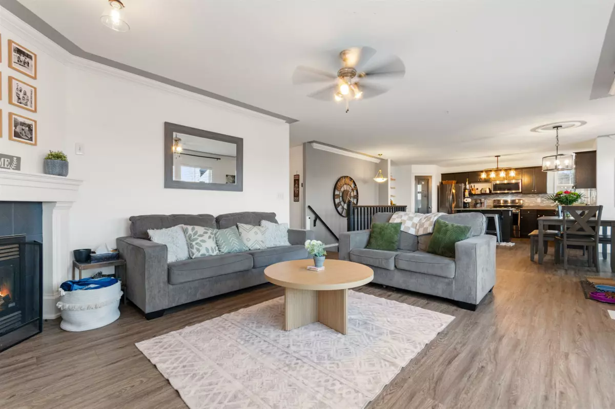 Walk-In Closet Photo of 46303 Valleyview Road, Chilliwack, BC