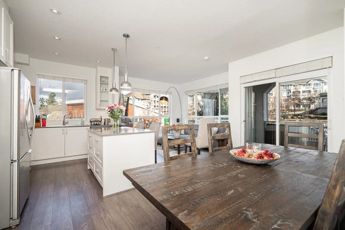 Kitchen Photo of 313 16380 64 Avenue, Surrey, BC