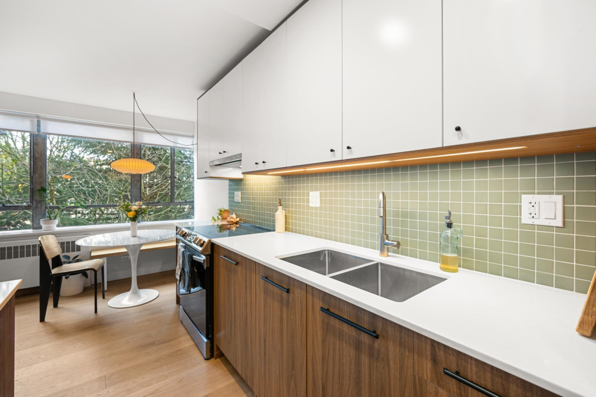 Walk-In Closet Photo of 320 1445 Marpole Avenue, Vancouver, BC