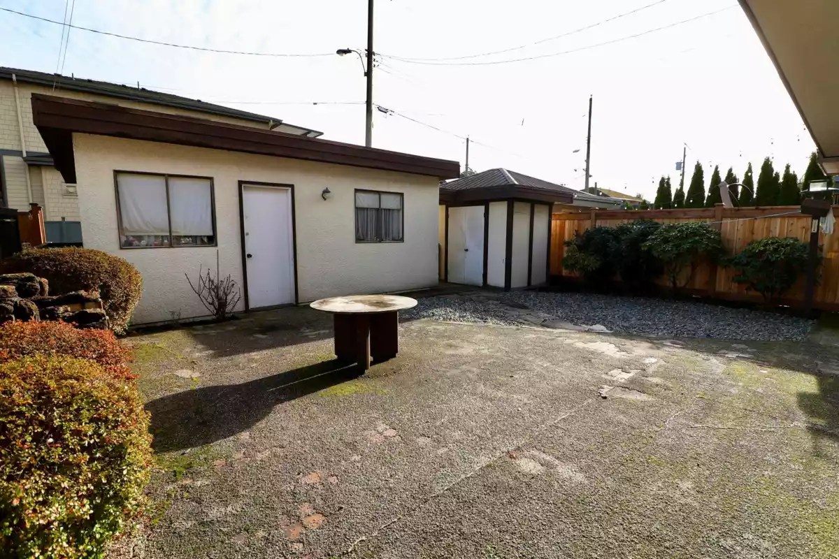 Backyard Photo of 6816 Ontario Street, Vancouver, BC