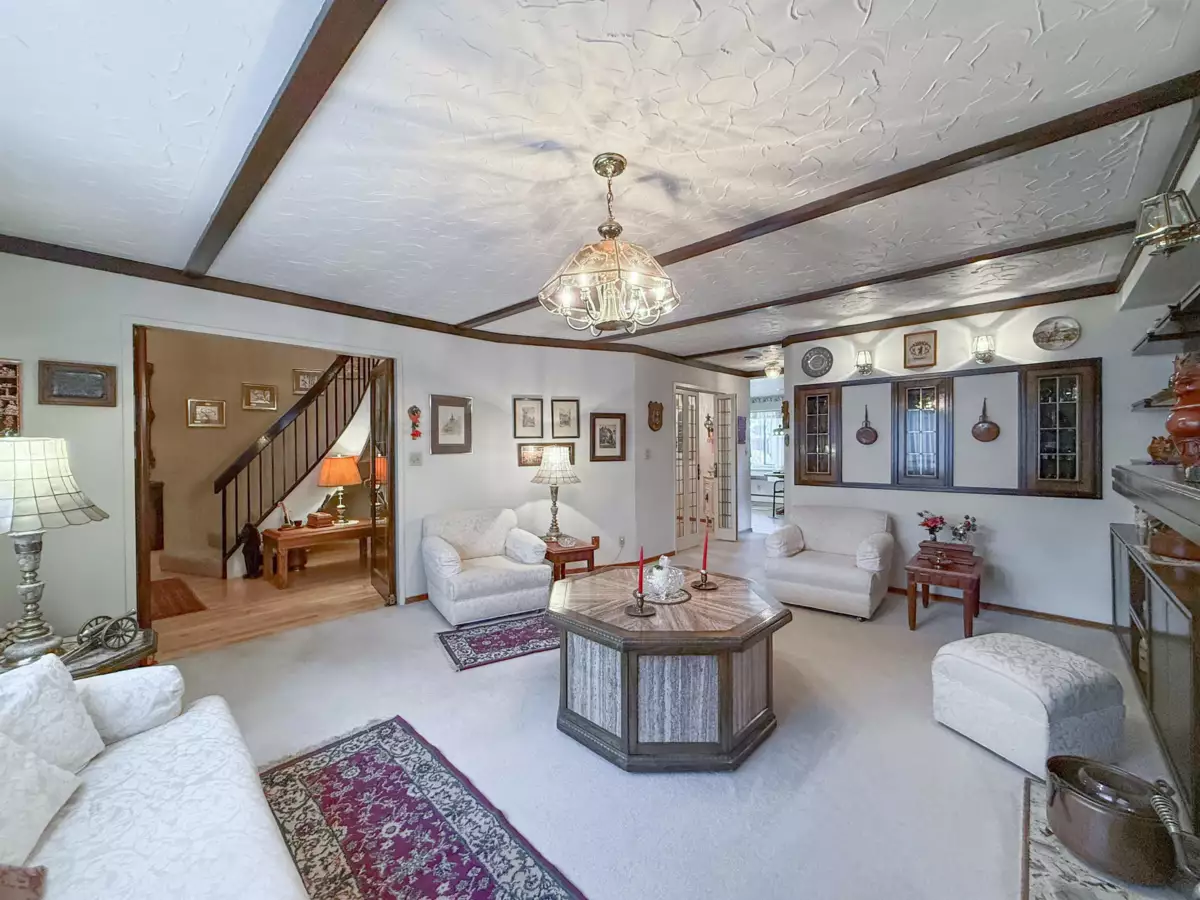 Dining Area Photo of 6816 Ontario Street, Vancouver, BC
