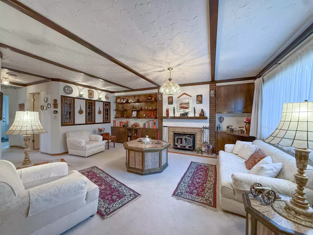 Kitchen Island Photo of 6816 Ontario Street, Vancouver, BC