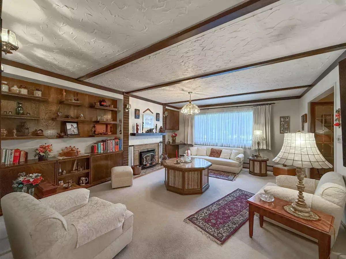 Kitchen Photo of 6816 Ontario Street, Vancouver, BC