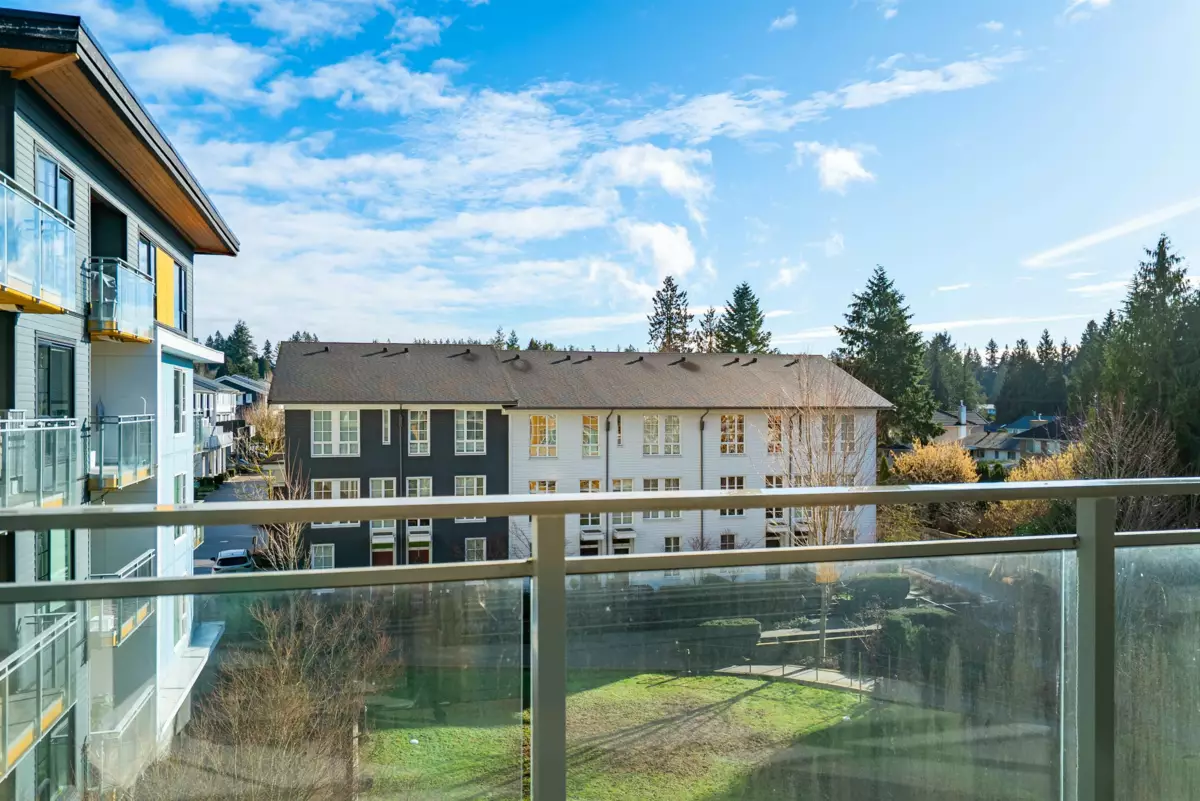 Primary Bathroom Photo of 402 516 Foster Avenue, Coquitlam, BC